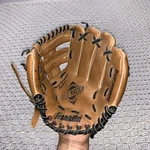 Franklin 4609 Field Master Series 9.5" Left-hand Throwing Baseball Glove Youth. Fixed Price $11.18.