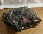 Used Mizuno Baseball Catcher Glove Rh. Fixed Price $180.00.