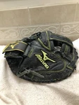 Mizuno GXS-92D2 34 Women Girls Fastpitch Softball Catchers Mitt Right Throw. Fixed Price $110.00.