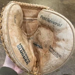 Hillerich & Bradsby Vintage Louisville Slugger Catchers Mitt LSC200 Rht. Fixed Price $25.00.