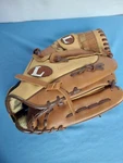 Louisville Slugger L1250AF Fastpitch Glove Rhthrow. Fixed Price $25.00.