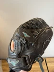 Rht Mizuno Supreme Sure Catch Mitt GSP1201F1DBK Right Hand Throw Used. Fixed Price $17.95.