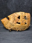 Louisville Super Slugger 12.5" HBG76 Rht Baseball Glove Horseshoe Web Y6708. Fixed Price $26.99.