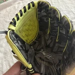 David Ortiz Tee Ball Glove-big Papi 9 Green Black Grey (t).... Fixed Price $10.99.