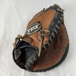 Louisville Slugger Tps F205 Catchers Mitt Right Hand Thrower. Fixed Price $25.99.