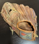 Mizuno Crest MT550 Leather Baseball Glove, Multihinge, Professional Model. Fixed Price $19.95.