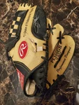 Rawlings PLI00GB 10 " Youth Baseball Glove Rht Derek Jeter Autographed Model. Fixed Price $8.00.
