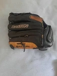Easton Baseball Glove Rht FP1250K Fast Pitch 1/2" Black. Fixed Price $8.00.
