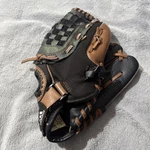 Adidas TS1150BR 11.5" Youth Black & Brown Rht Eazy Close Baseball Glove. Fixed Price $14.24.