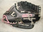Louisville Slugger Baseball/softball Glove DV14-HP 11" Pink Diva Series Rht. Fixed Price $12.95.
