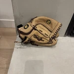 Wilson AO425 ZS105 Youth Baseball Glove Mitt 9.5 T-ball Brown Rht Used. Fixed Price $11.50.