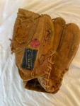 Vintage Mizuno MT-2025 Baseball Glove Lite Flex Rh-thrower. Fixed Price $28.00.
