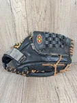 Easton React EWX13 Softball Glove Black Leather Deep Pocket Rht. Fixed Price $15.00.