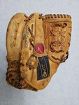 Mizuno Model MT1040 Ez Pocket Lite Flex Crest Leather Left Hand Baseball Glove. Fixed Price $39.99.