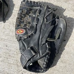 Easton Black Magic 11" BMX11B Flex Action Palm Baseball Glove Mitt Rht Bln. Fixed Price $12.95.