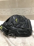 Mizuno GFN-1175T Girls Broken In Deep Pocket 11.75 Softball Glove Right Throw. Fixed Price $85.00.