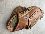 Vintage Rawling 1981 PG48 Finest The Field Signed Baseball Glove. Fixed Price $10.00.