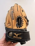 Mizuno GXC100 Leather Catchers Glove Prospect Series Rht Power Close. Fixed Price $27.00.
