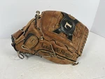 Louisville Slugger 13.5IN SAT1350 Softball Glove Genuine Leather Tps Right Hand. Fixed Price $79.99.