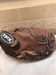 Louisville Tpxcm 32 Mens / Boys Baseball Catchers Mitt Right Hand Throw. Fixed Price $85.00.
