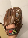 Mizuno MM5066, Steerhide Professional Model Baseball Glove 12" Rht Right Handed. Fixed Price $19.99.