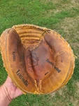 Louisville Slugger Rh LP211 Catchers Mitt Players Series Genuine Leather. Fixed Price $30.00.
