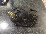 Mizuno GXS-92 34 Softball Fastpitch Carchers Mitt Right Hand Throw. Fixed Price $115.00.