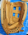 Spalding Canyon Competition Series Baseball Glove F701511 Left Hand Throw 12". Fixed Price $2059.85.