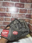 Rawlings Renegade 1/2" R115FBM Glove Right Hand Throw Leather Black. Fixed Price $49.99.