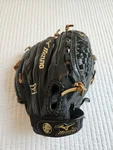 Mizuno Youth Baseball Glove 11.5" Right Hand Throw GPL1153D. Fixed Price $21.99.