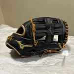 Mizuno Pro Select GPS1BK-400R 11.5 Rht. Fixed Price $230.00.