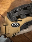 Rawlings PP125R Baseball Glove Right-hand Throw, Leather, Adjustable. Fixed Price $23.65.