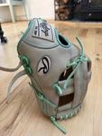 Rawlings Heart Of The Hide PROR204U-1CM R2G Glove 11.5 Rht 200 Pattern. Fixed Price $189.95.