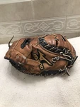 Mizuno GXC-104 31 Boys Fully Broken In Baseball Catchers Mitt Right Hand Throw. Fixed Price $85.00.
