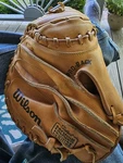 Wilson Advisory Staff A2550 Right Catchers Mitt Not Even Broke In Good. Fixed Price $27.75.