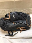 Mizuno GPL-1150 D2 11.5 Youth Baseball Pitchers Glove Right Hand Throw. Fixed Price $50.00.