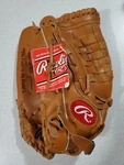 Rawlings 13 Inch Players Series RBG28 Glove. Fixed Price $62.00.