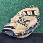 Mizuno GXS-100 Girls Broken In Deep Pocket 32.5 Catchers Mitt Right Throw. Fixed Price $99.99.