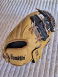 Franklin Sports Field Master Series 11 Inch Youth Left Hand Baseball Glove Rht. Fixed Price $17.48.