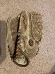 Louisville Slugger HBG84 Defender Lht Leather Baseball Softball Kids Glove. Fixed Price $29.90.