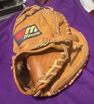 Mizuno Mz 95 Catchers Mitt Professional Model Steer Hide Baseball Glove Rht Vint. Fixed Price $20.00.