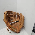 Rawlings RSG8 Reggie Jackson Rh Baseball Glove Edge-u-cated Heel 9 Inch. Fixed Price $25.00.