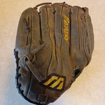 Mizuno MZ1315 Softball Mitt 13" Right Hand Throw. Fixed Price $25.32.