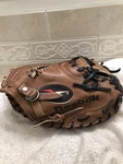 Reebok Boys Middle School Thick Well Padded 32.5 Catchers Mitt Right Hand Throw. Fixed Price $100.00.