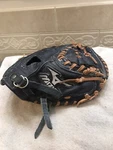 Mizuno GXC-105D2 30 Boys Fully Broken In Baseball Catchers Mitt Right Throw. Fixed Price $85.00.
