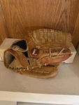 Louisville Slugger Player Series Baseball Glove Rht Leather HBG25F 12.5 Inch. Fixed Price $18.95.