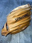 Spalding Stadium Series Youth Baseball Glove Right Hand Throw STS22. Fixed Price $14.65.