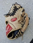 Rawlings Gold Elite 11.75 Right-hand Throw Baseball Glove.. Fixed Price $99.00.