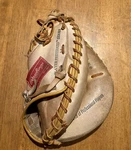 Rawlings RCM33 Lite Toe Catchers Mitt Player Preferred Series Glove Rht. Fixed Price $60.00.