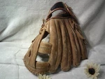Louisville Slugger Leather 12" Baseball Glove Rht Graig Nettles K1996 Ready. Fixed Price $8.50.